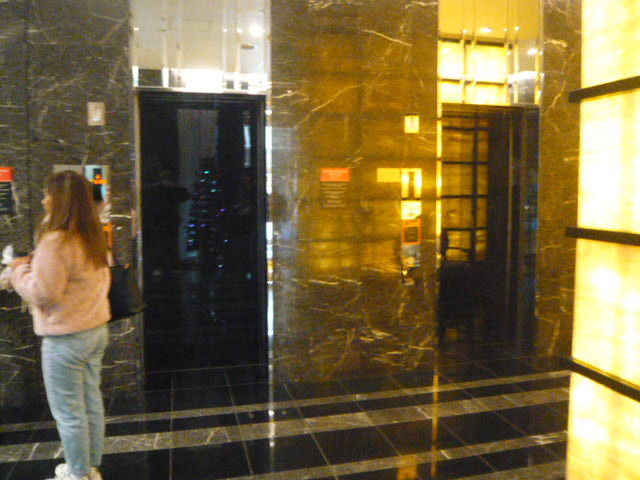 浅草田原町のアパホテルの内部です。訪日外国人観光客が多いです