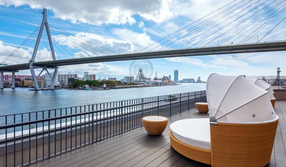 大きなソファでゆったり / 1