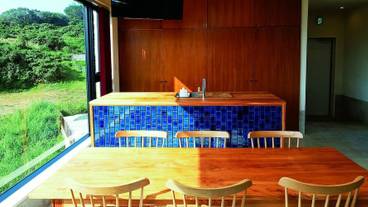 客室内のダイニングエリア / 32