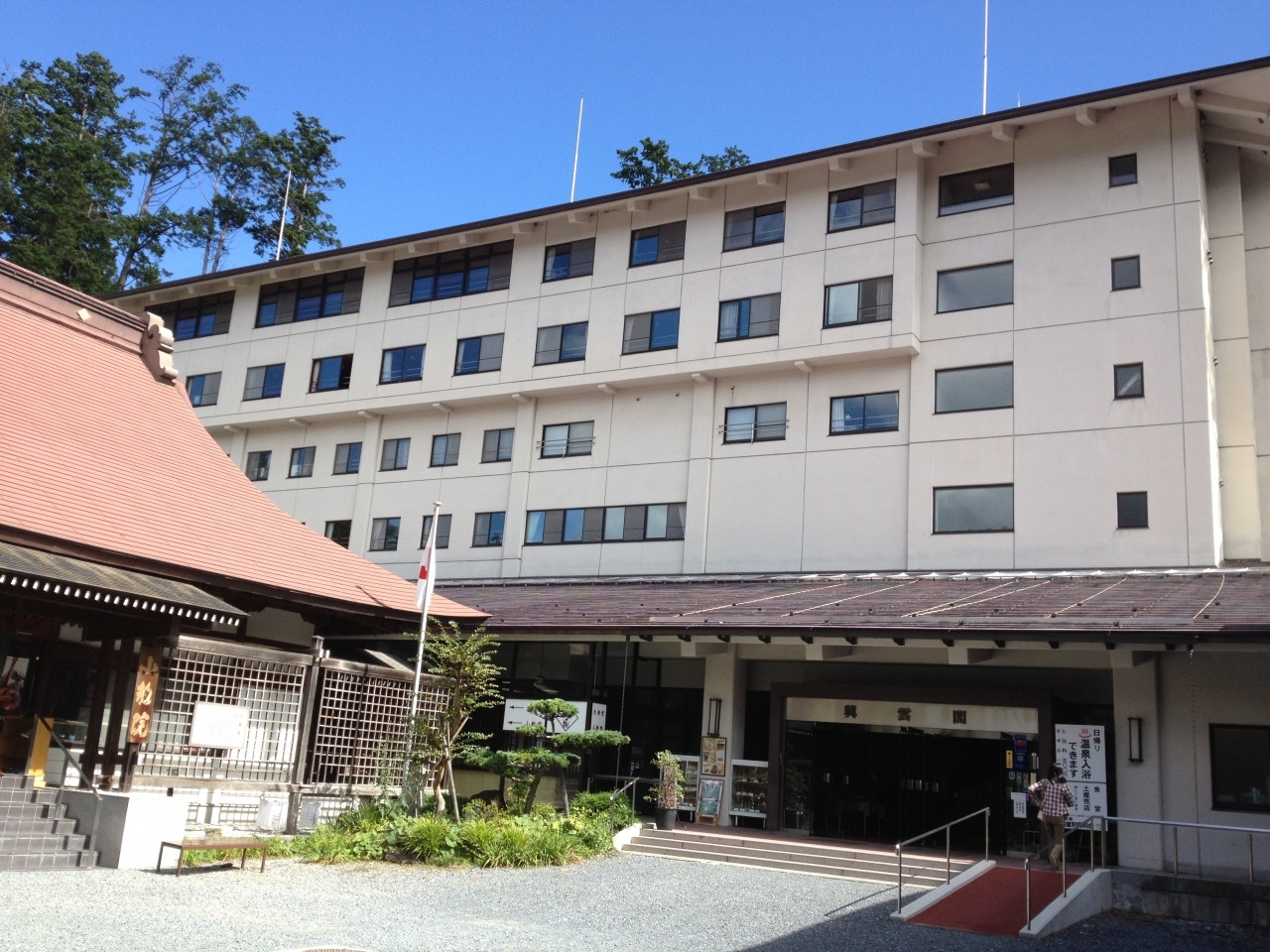 参拝後にすぐに休息できる。神社に隣接する宿坊3845243