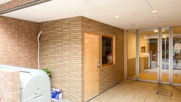 施設の入り口 / 4