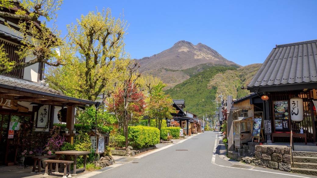 湯の坪街道と由布岳 / 3