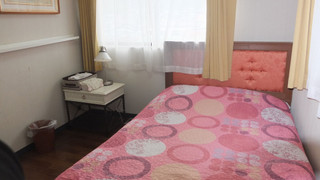 スタンダードダブルルーム　共用バスルーム・トイレ付