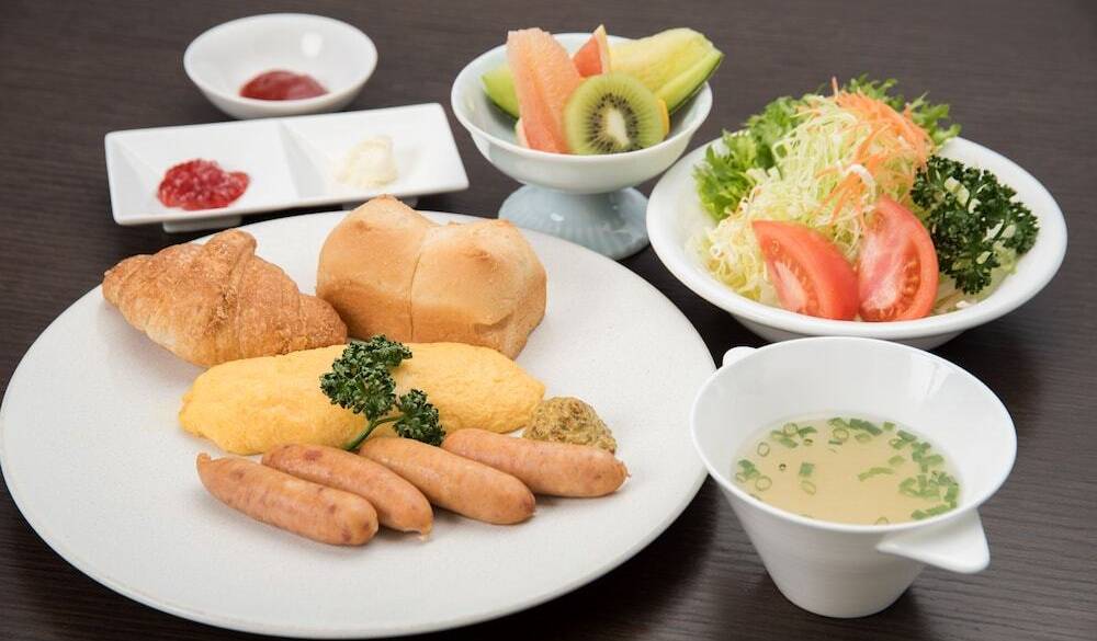 朝日を浴びつつ
ホッとする和朝食を / 2