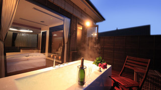 デラックス ルーム キングベッド 1 台 ジェットバス マウンテンビュー