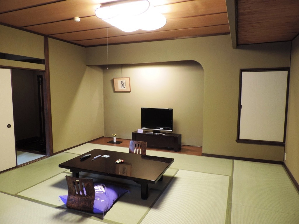 心置きなくくつろげる和室。夕食もお部屋食でのんびりと♩3846244