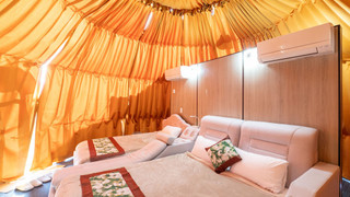 ヴィレッジドーム キング[1ベッド]+セミダブル[1ベッド]