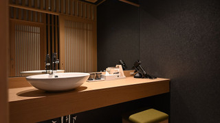 【栗】大きなツインベッドの和洋室