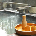 【全国】温泉でお酒が飲める宿7選｜日本酒を浮かべリラックス♡