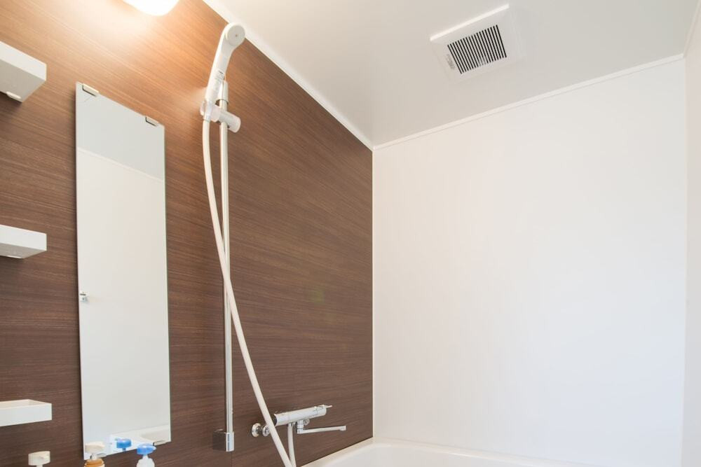 バスルームのシャワー