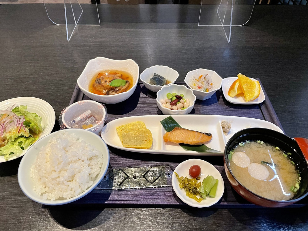 朝食