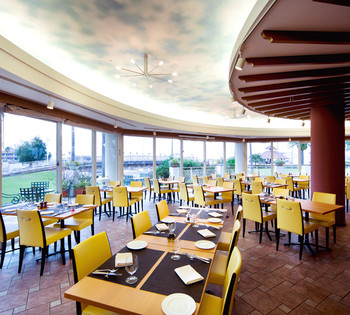 ヨットハーバーとサンセットを眺めるビューバス4090907