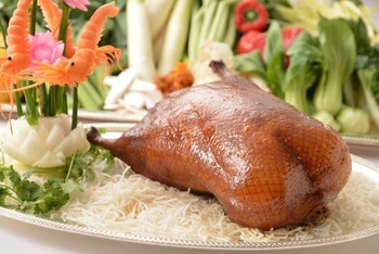 「聚景園」料理 925933 ペキンダックには自家製の味噌と薄皮でどうぞ。
