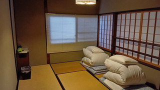 町屋一棟貸し (ベッド + 布団)