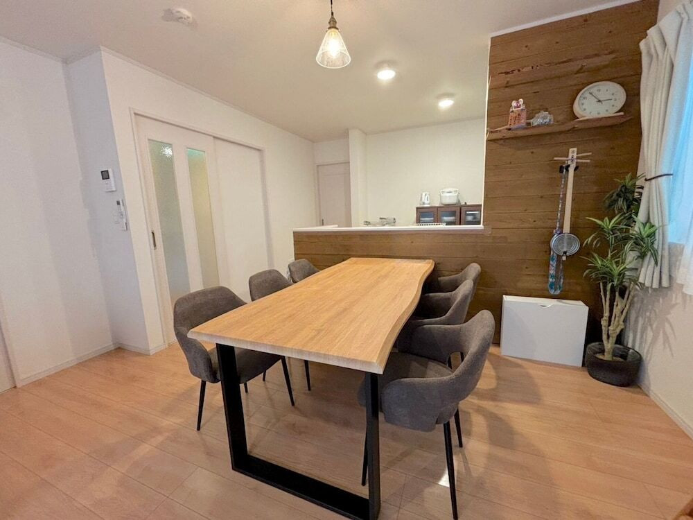 客室内のダイニングエリア