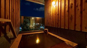 無料貸切風呂／夜の檜風呂 / 9