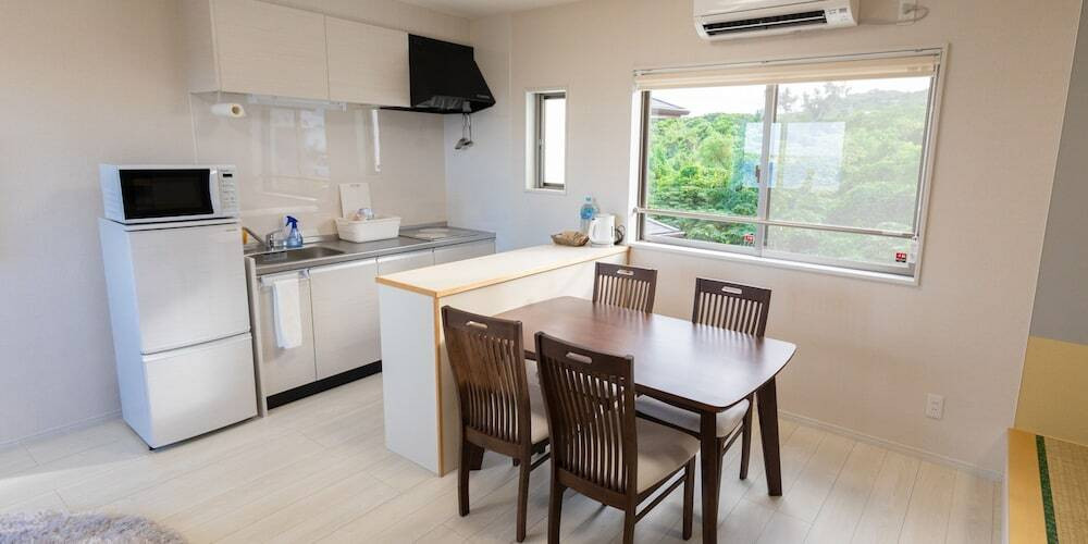 客室内のダイニングエリア