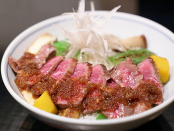 「御二九と八さい はちべー」 料理 60659844 ハラミ丼