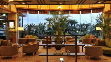 ロビーラウンジ / 3