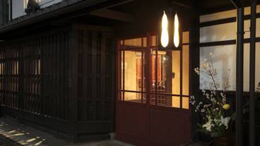 施設の入り口 / 24