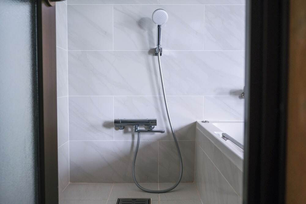 バスルームのシャワー