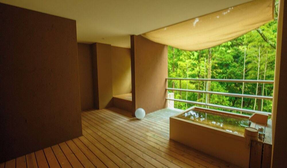 客室露天風呂で
身も心もほぐれる / 1