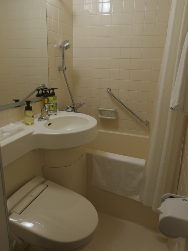 狭めのユニットバス