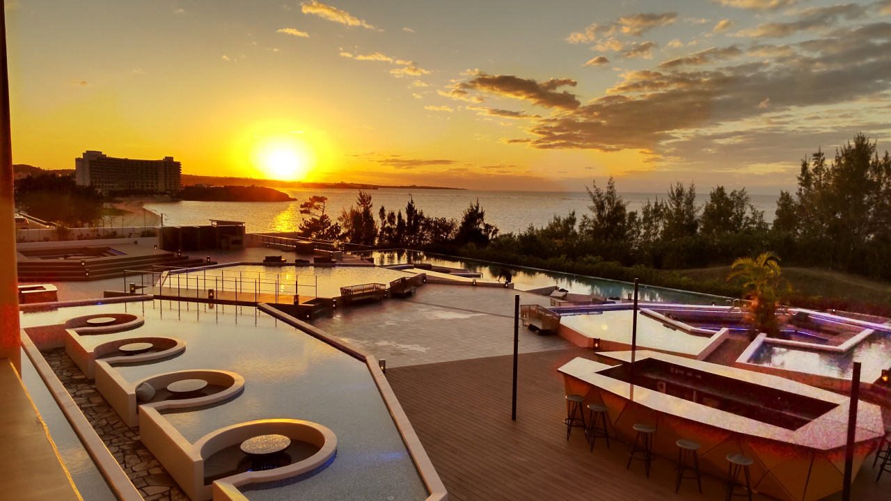 AQUA TERRACE