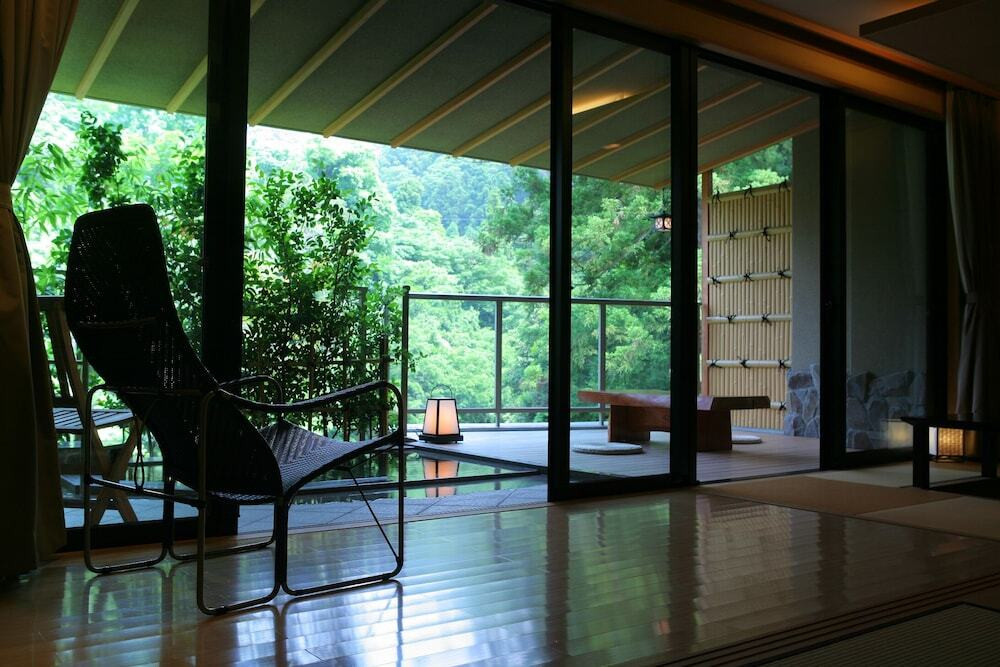 こおろぎ橋の前にたたずむ隠れ家。全7室の静かなお宿4245004