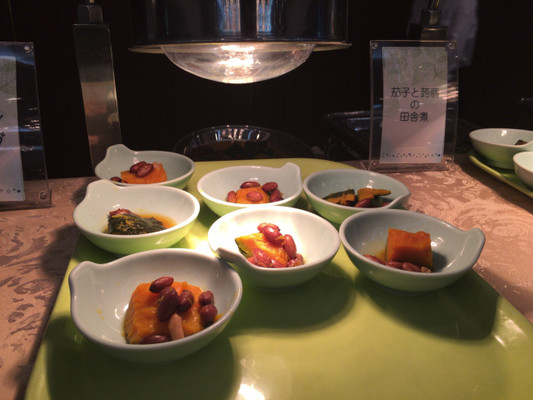 朝食のかぼちゃと落花生の煮物の落花生がおいしい！さすが千葉。