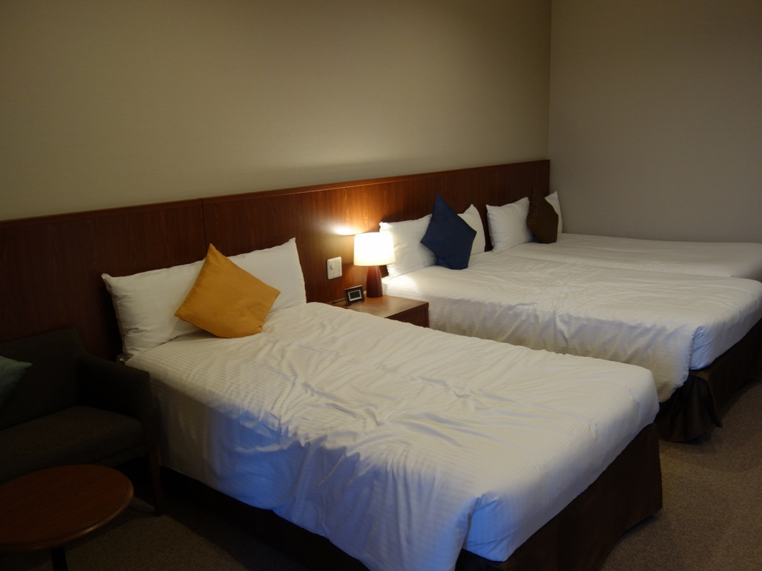 部屋はシンプルだけど広さ十分