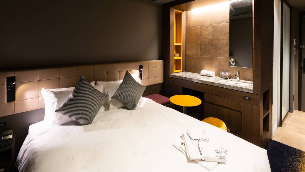 銀座を見下ろす
シックで機能的な客室 / 1