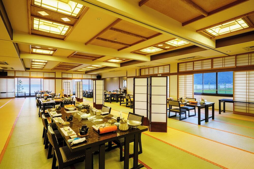 旅館のお食事処