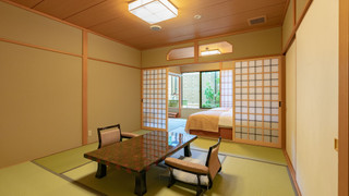 [2階和室] 源泉掛流し露天風呂+半露天風呂+個別庭園