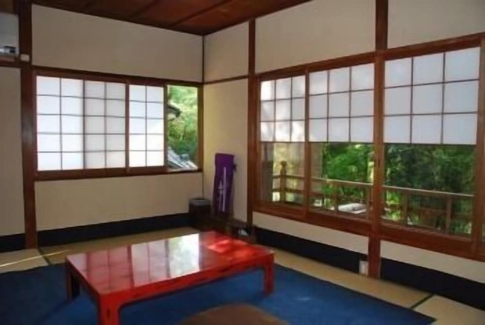 客室内のダイニングエリア