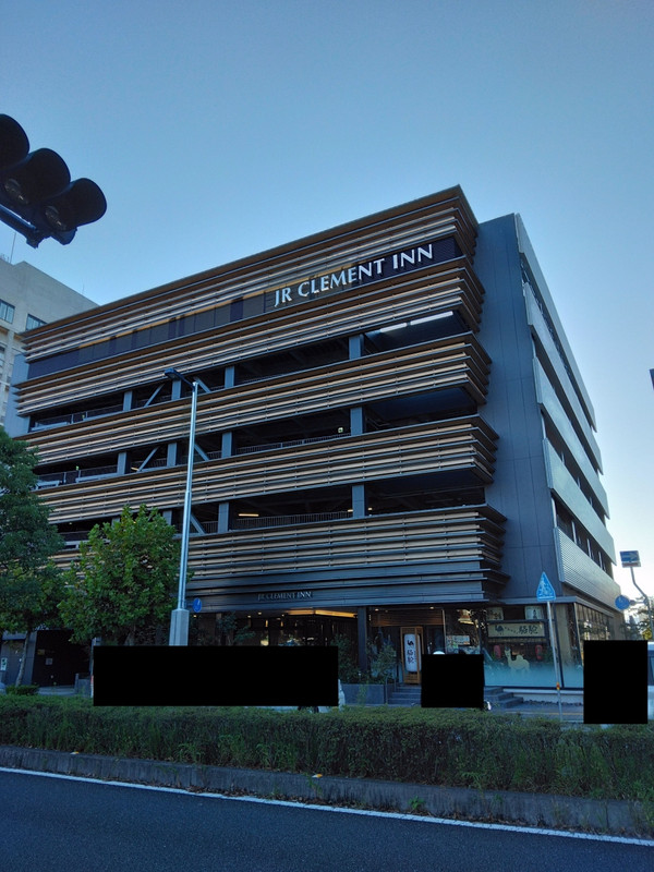 高知駅南口から近いです。駐車場のような外観をしていました。