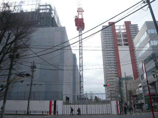 ワシントンホテルの向かいは、再開発工事の真っ最中です。