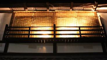 施設の正面 (日没後) / 8