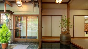 内部エントランス / 2