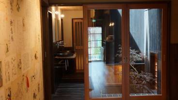 施設の入り口 / 12