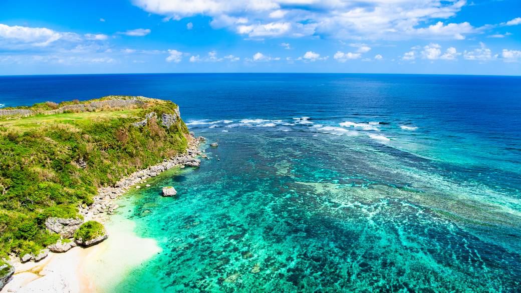 宮城島の「果報バンタ」 / 2