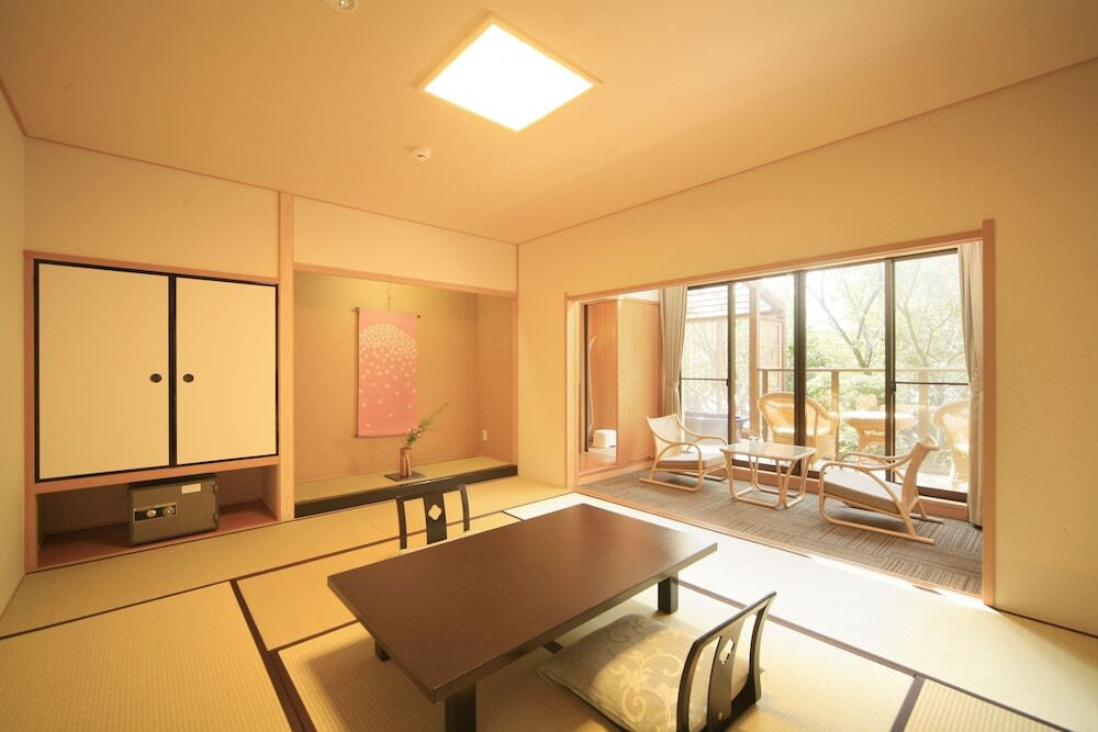 客室内のダイニングエリア