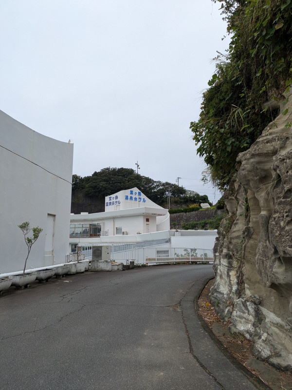 駐車場からホテルの入口まで少々距離がありました