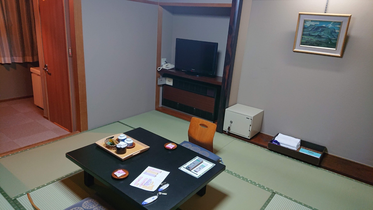 おまかせ客室（眺望はよくないが寝るだけなら十分）