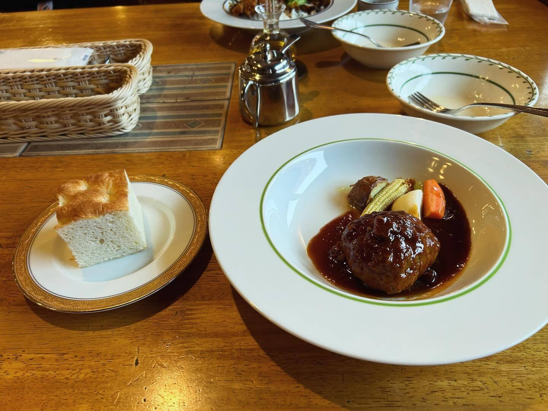 清泉寮 本館レストラン / 1