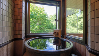 [和洋ツイン] 内風呂付(信楽焼)+洋式ベッド…46平米