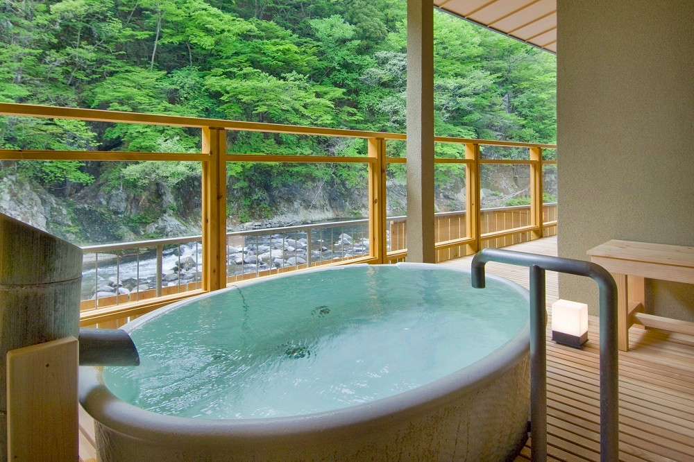 目の前には清流！塩原温泉郷の渓流沿いに佇む温泉宿3927270