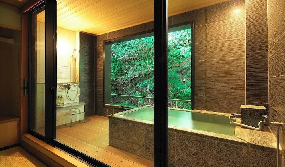 客室露天風呂 一例② / 2