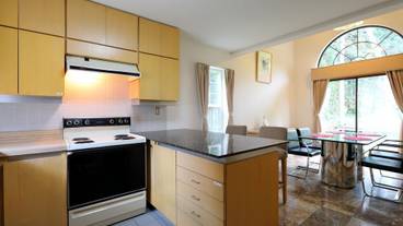 客室内のダイニングエリア / 13