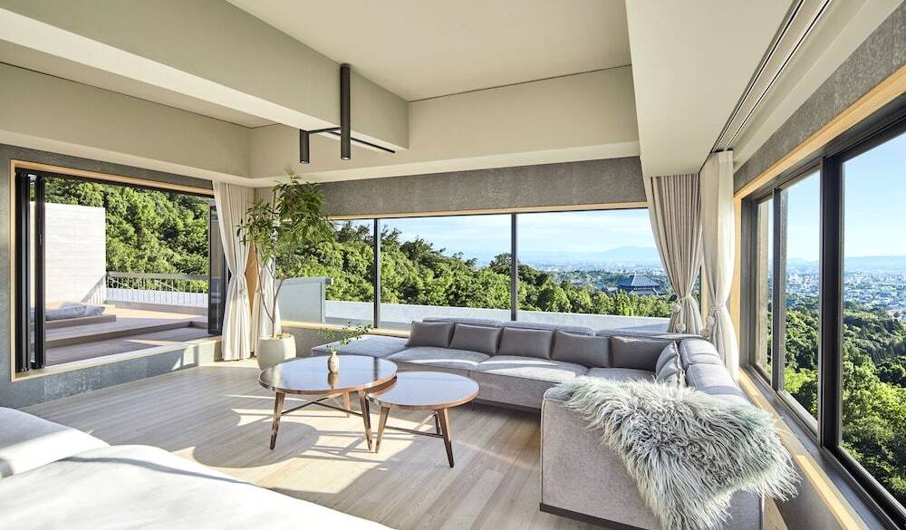 「ペントハウススイート」 / 1